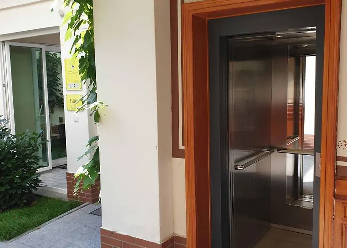 Marcel Aparthotel 3*